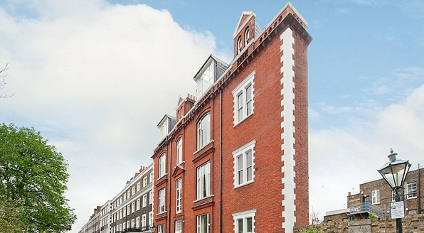 伦敦一公寓最窄处仅1.8米 要价862万元