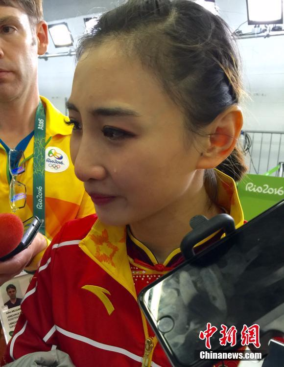 泪眼中的憧憬--蹦床公主何雯娜退役