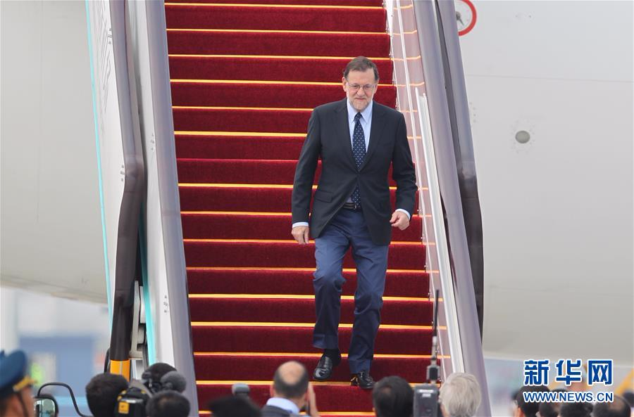 西班牙首相拉霍伊抵达杭州