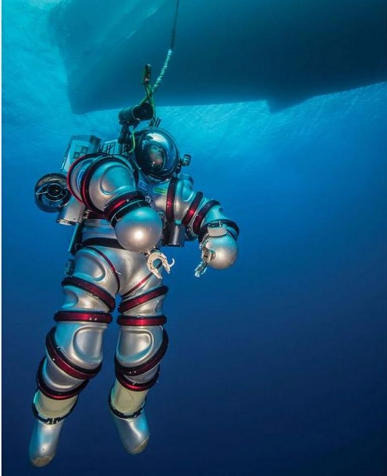 世界最强“钢铁侠”潜水服问世 搭载微型推进器-影像中心-浙江在线
