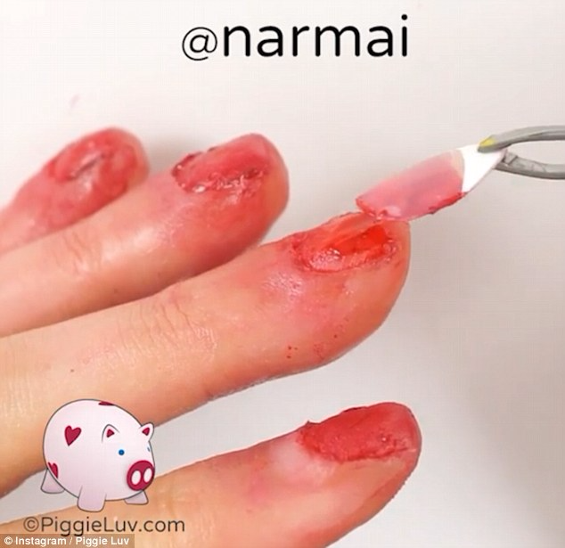 荷兰鬼才美甲师晒逼真拔指甲视频吓坏网友