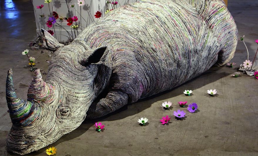 变废为宝：日本艺术家用报纸打造动物雕像
