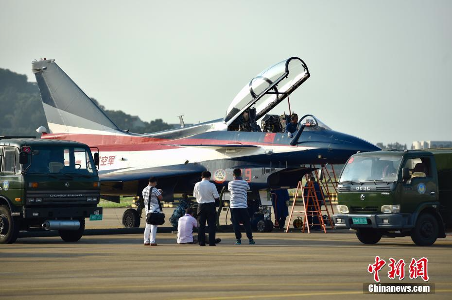 珠海航展开幕在即 八一飞行表演队整装待发