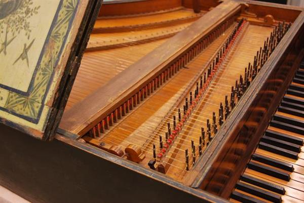 古钢琴的内部构造(巴塞罗那音乐博物馆官网)
