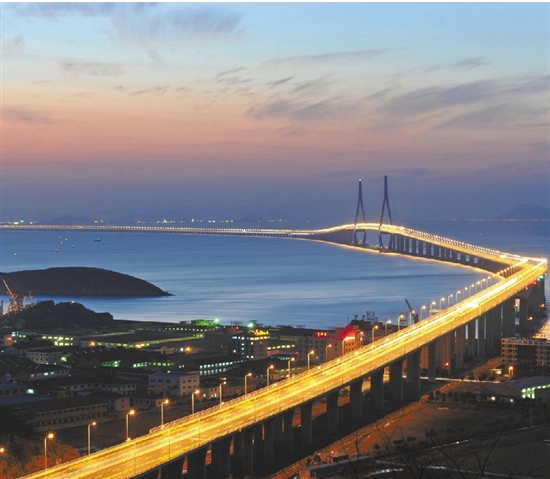 舟山跨海大桥夜景。洪晓明 摄.jpg