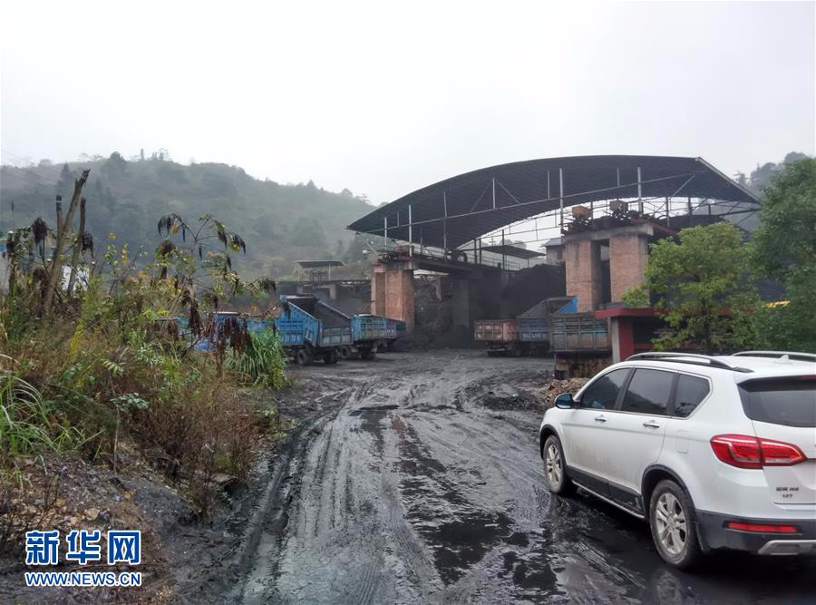 #（突发事件）（2）江西宜春一煤矿发生透水事故　7人被困井下