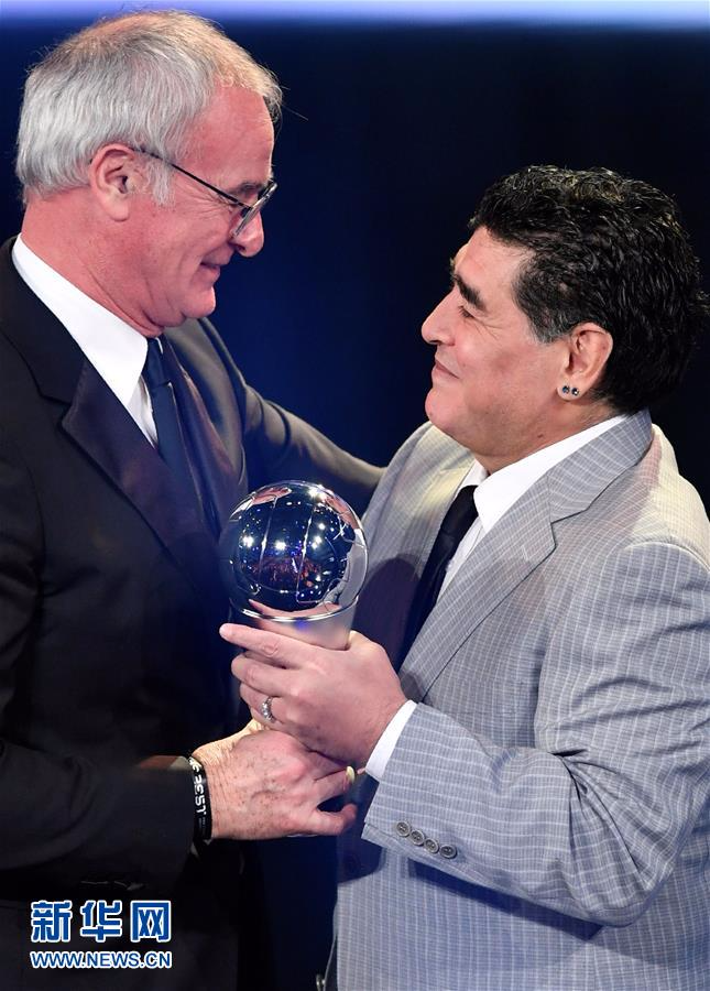 （体育）（4）足球——国际足联颁奖典礼在苏黎世举行