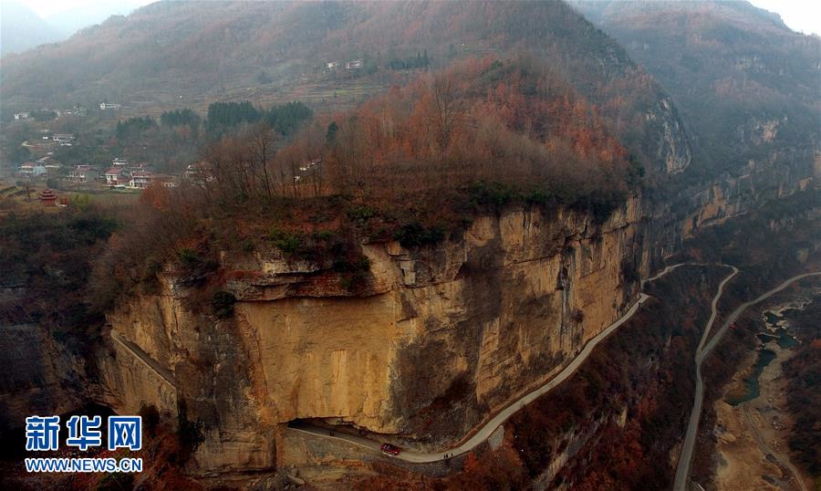 （社会）（1）陕西汉中：巴山深处的挂壁公路