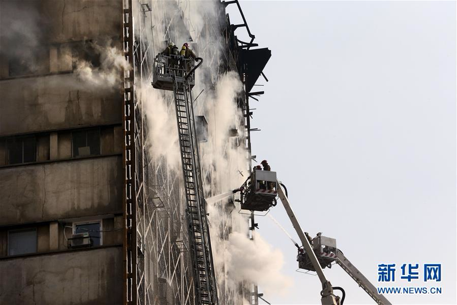 （外代一线）（3）伊朗一高层商厦起火倒塌致至少20名消防员丧生