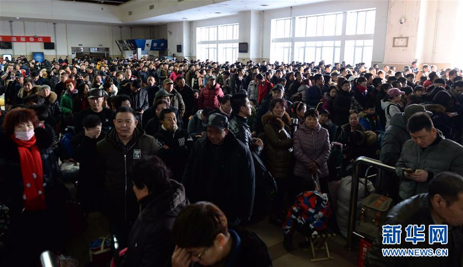 （关注春运）（3）哈尔滨火车站迎来返程客流高峰