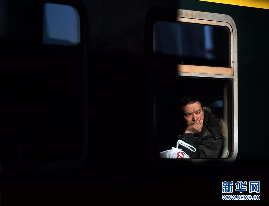 （关注春运）（1）哈尔滨火车站迎来返程客流高峰