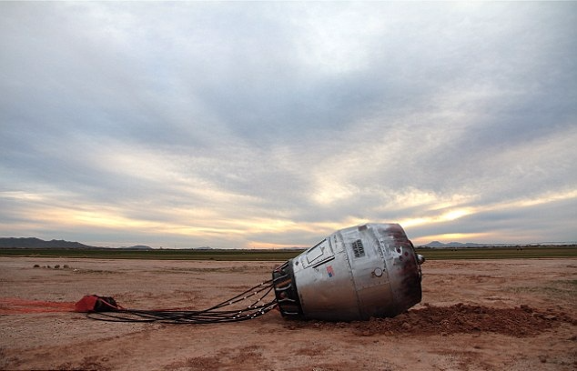 美亚利桑那州惊现“宇宙飞船” 实为艺术家杰作