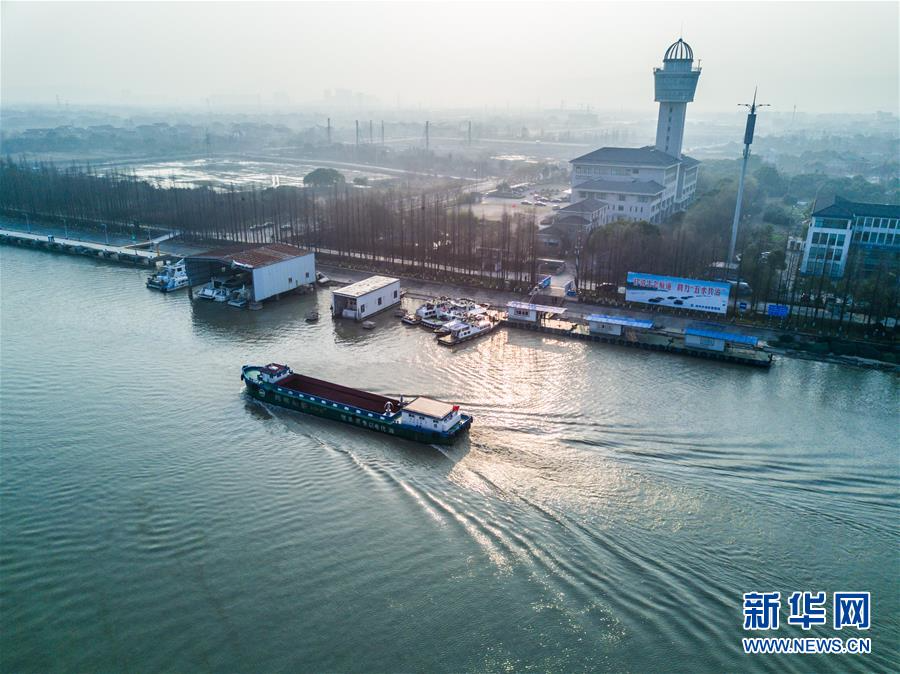（经济）（1）浙江湖州打造“绿色水运”岸电工程