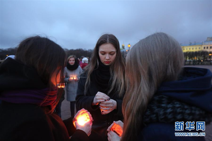 （国际）（3）圣彼得堡市民为地铁爆炸案遇难者哀悼祈福