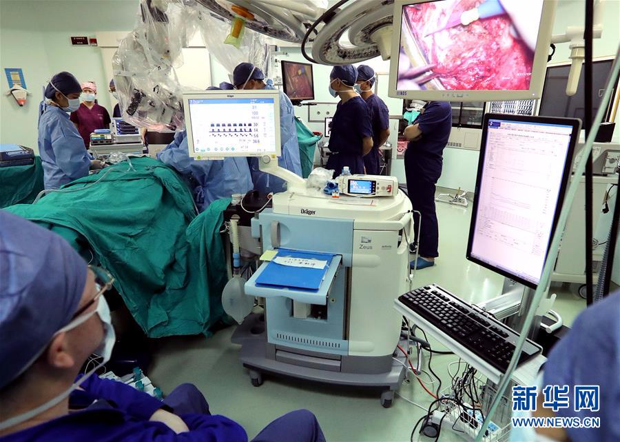 （科技）（2）3D仪器导航 主刀医生“擒瘤”