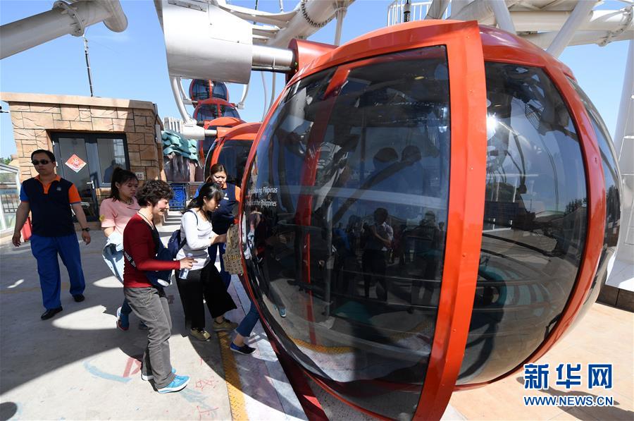 （社会）（2）北京石景山游乐园新摩天轮正式运营迎客