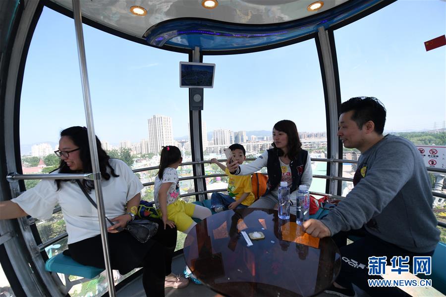 （社会）（3）北京石景山游乐园新摩天轮正式运营迎客