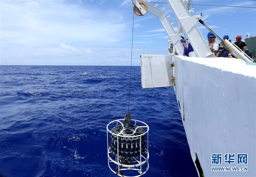 （图文互动）（2）“蛟龙”号抵达马里亚纳海沟作业区 23日在世界最深处下潜