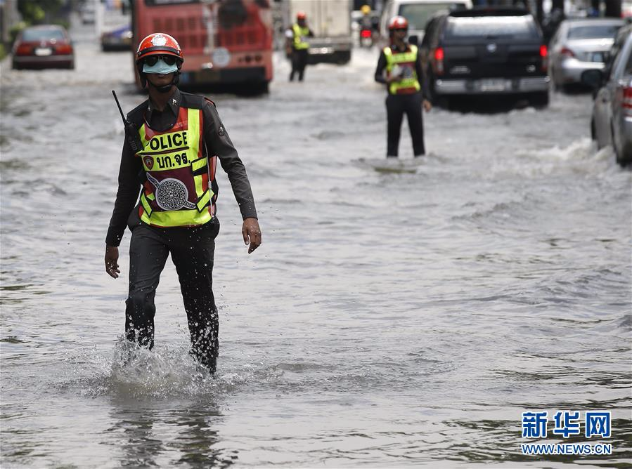 [3]（外代二线）曼谷暴雨导致街道被淹