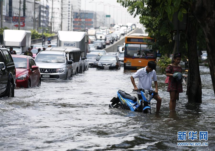 [10]（外代二线）曼谷暴雨导致街道被淹