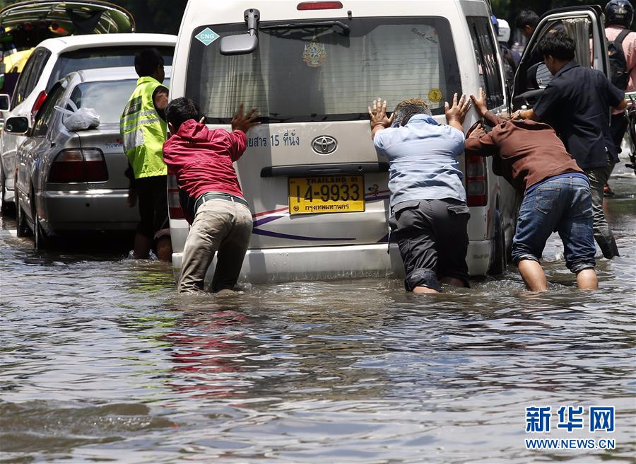 [9]（外代二线）曼谷暴雨导致街道被淹