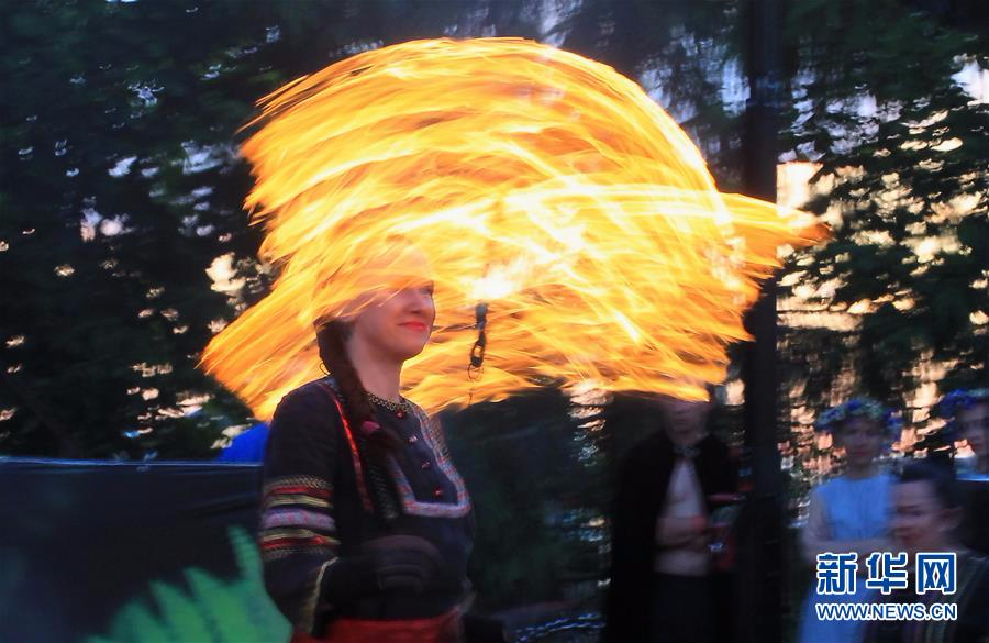 （XHDW）（1）白俄罗斯民俗节上的火把表演