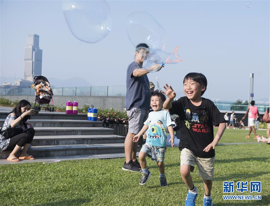 （新华全媒头条·香港回归二十周年·图文互动）（12）与祖国同舟共济 为梦想风雨兼程——庆祝香港回归20周年