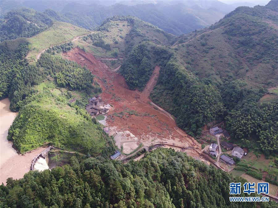 （图文互动）（1）湖南宁乡县特大暴雨引发泥石流 3死5失联多人受伤