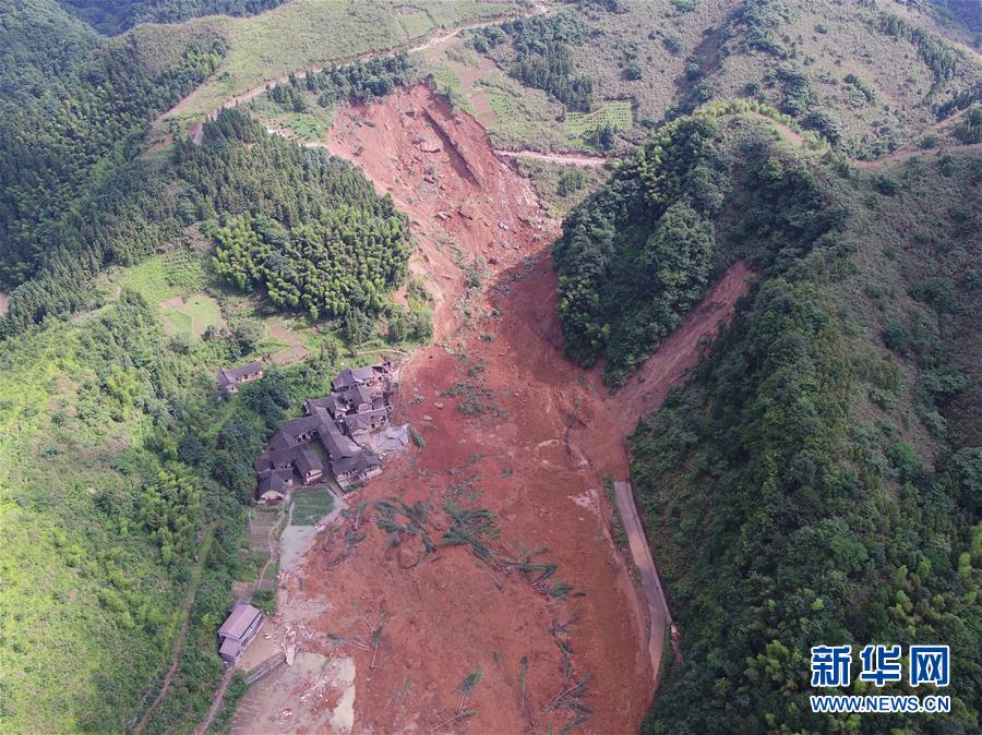 （图文互动）（4）湖南宁乡县特大暴雨引发泥石流 3死5失联多人受伤