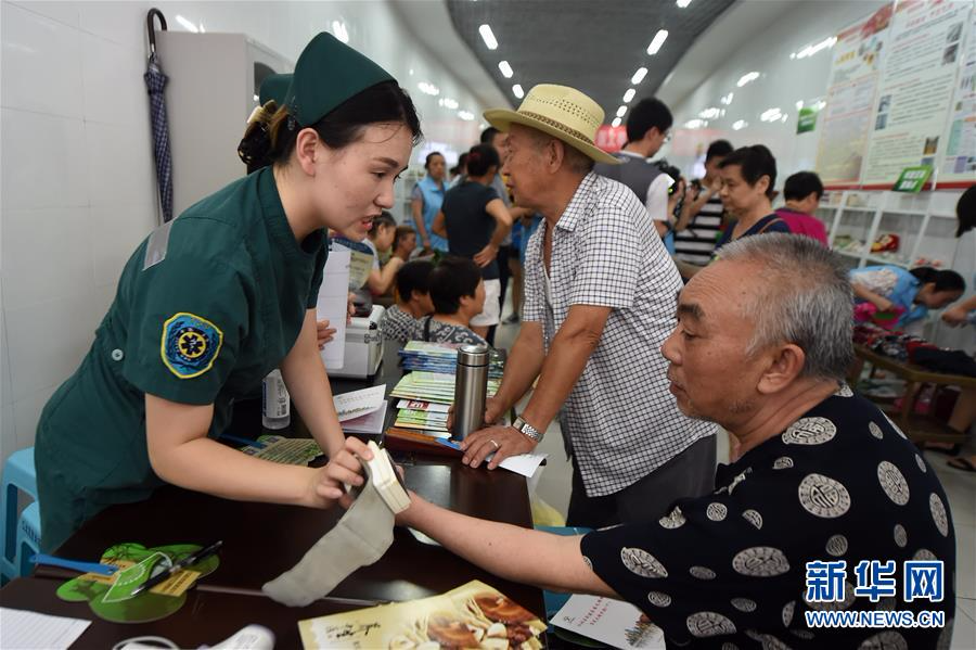 （社会）（3）“入伏”第一天　全国多地遭遇高温