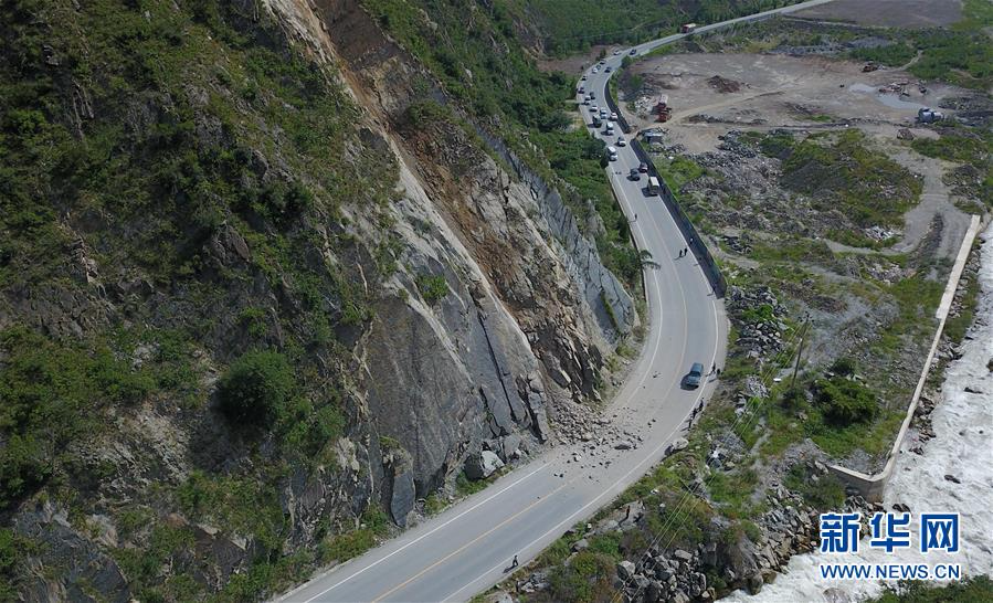 （九寨沟地震）（2）滑坡不断 道路疏通任务艰巨