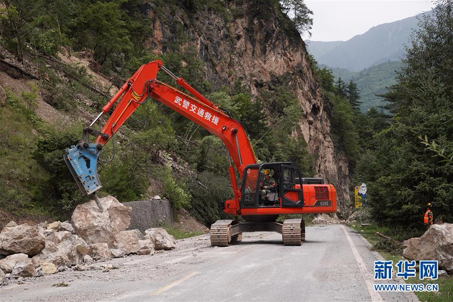 （九寨沟地震）（4）滑坡不断 道路疏通任务艰巨