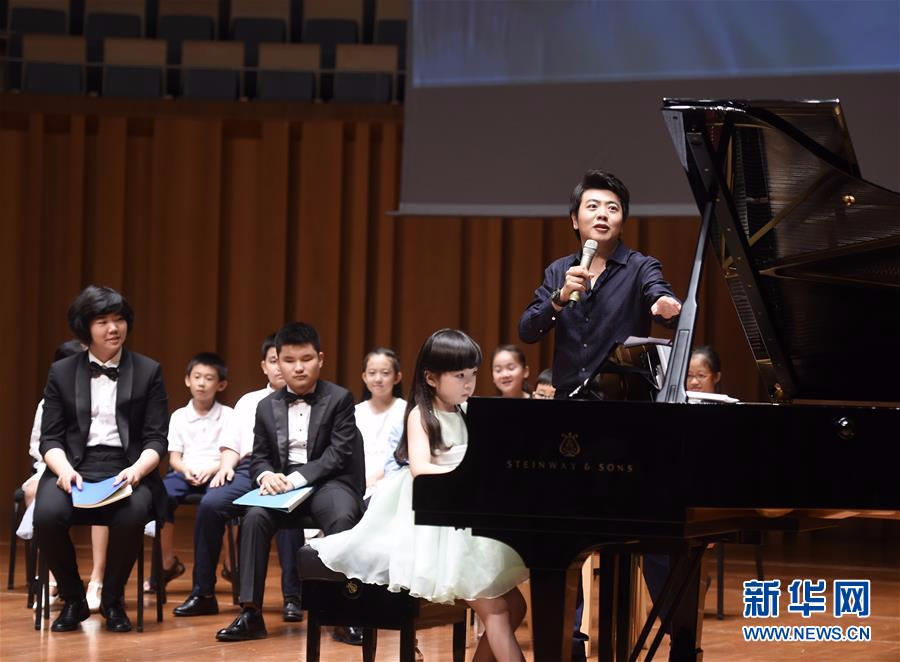 （文化）（4）郎朗公益钢琴大师课在国家大剧院举行