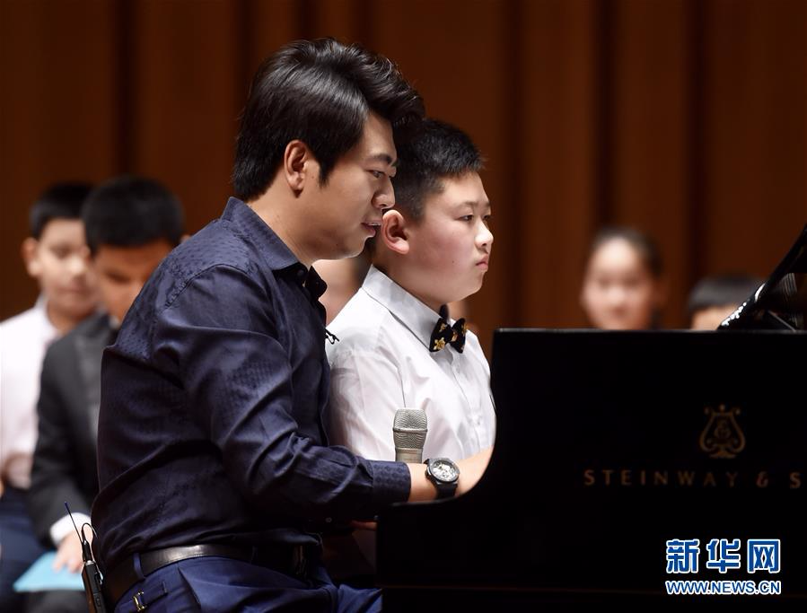 （文化）（5）郎朗公益钢琴大师课在国家大剧院举行