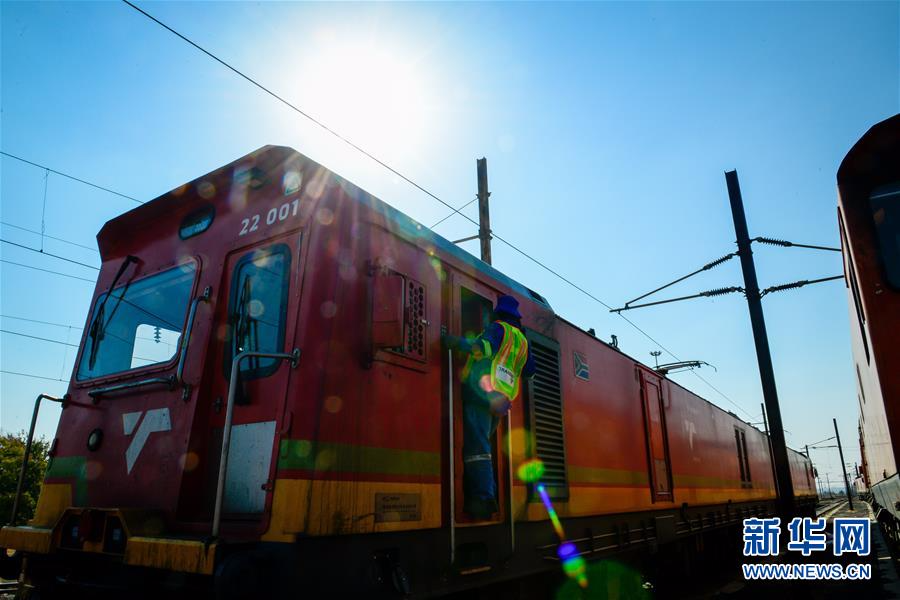 （国际·厦门会晤）（14）金砖合作机制为轨 中国机车开到南非