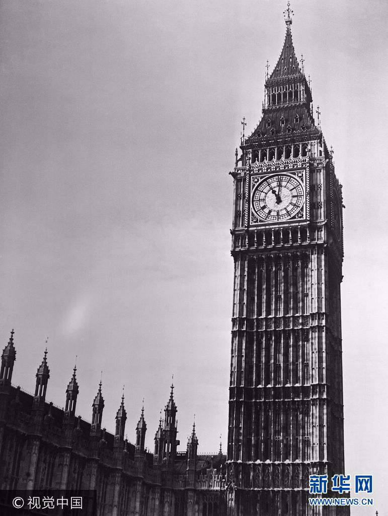 20世纪，英国伦敦，仰视大本钟。***_***Big Ben, London. Close-up shot. Undated photograph. BPA 2 #2009.