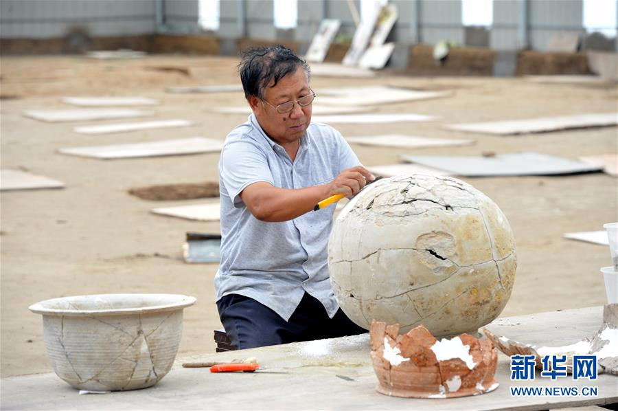 （文化）（1）河北黄骅启动战汉时期郛堤城瓮棺提取和修复工作