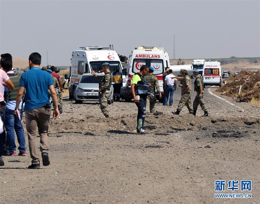 （国际）（2）土耳其军车遭炸弹袭击致2人死亡