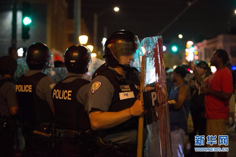 （XHDW）（3）美国一城市因枪杀黑人警察被判无罪发生暴力抗议活动