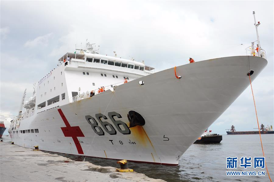 （国际）（3）中国海军和平方舟医院船首访塞拉利昂