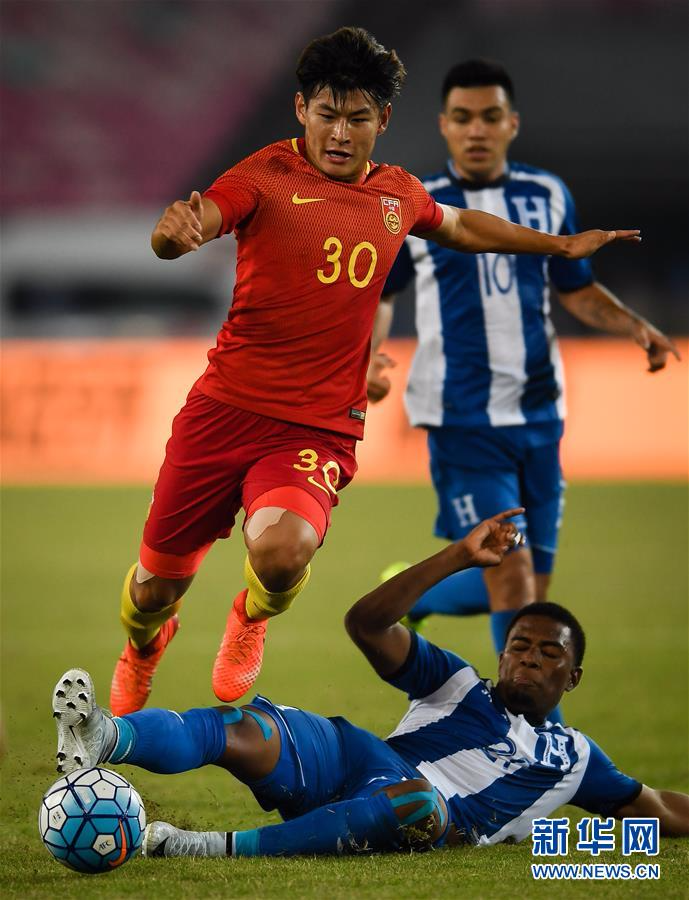 （体育）（1）足球——国际足球赛：中国战平洪都拉斯