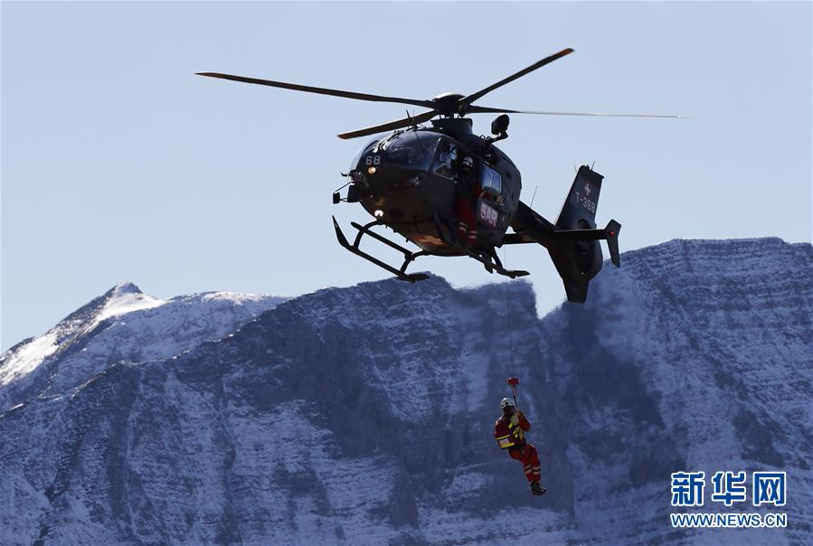 （国际）（5）瑞士空军在阿尔卑斯山区进行训练表演