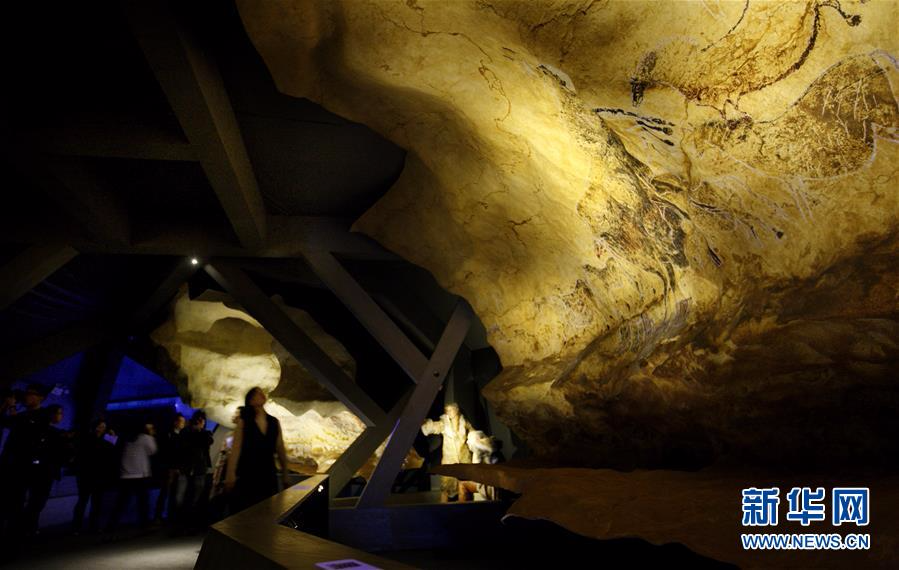 （文化）（2）法国拉斯科洞穴壁画复原展在沪开幕