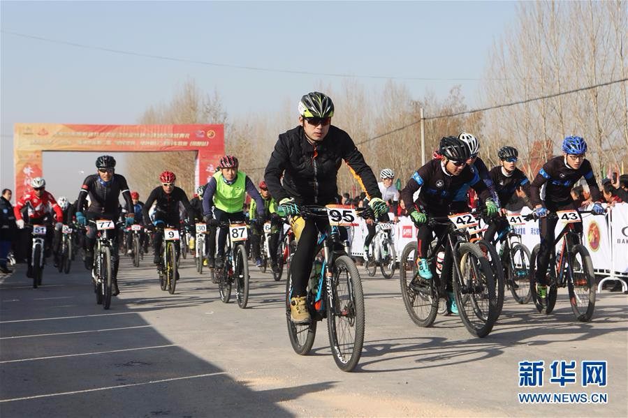 #（社会）（5）河北阳原：“全民健身、绿色骑行”自行车山地爬坡赛开赛