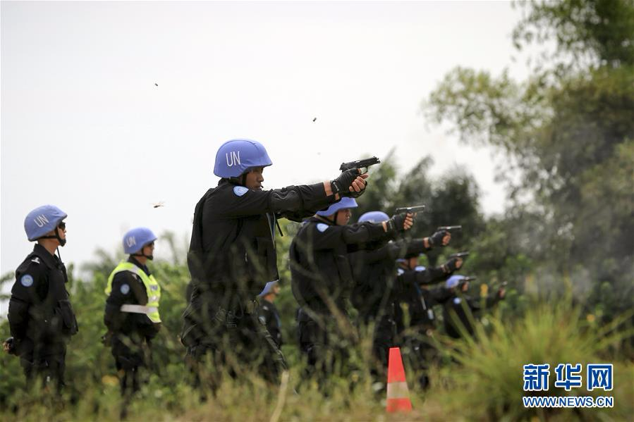 （国际）（3）中国驻利比里亚维和警察防暴队首次组织实弹射击训练