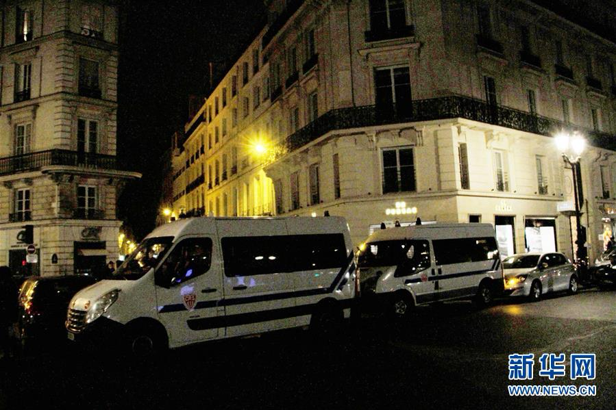 （国际）（2）法国巴黎发生持刀袭击事件至少1人死亡 袭击者被击毙