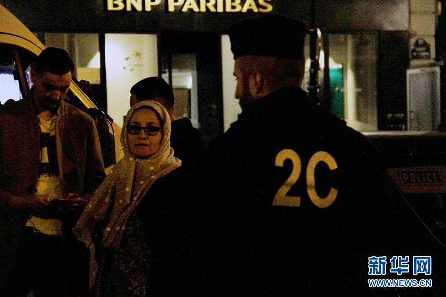 （国际）（3）法国巴黎发生持刀袭击事件至少1人死亡 袭击者被击毙