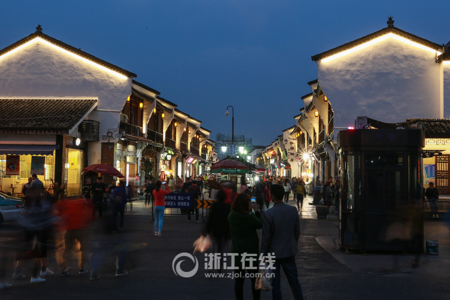 杭州河坊街南宋御街夜景大片月底"上映" ( 1 / 8 ) 2016年03月17日 11