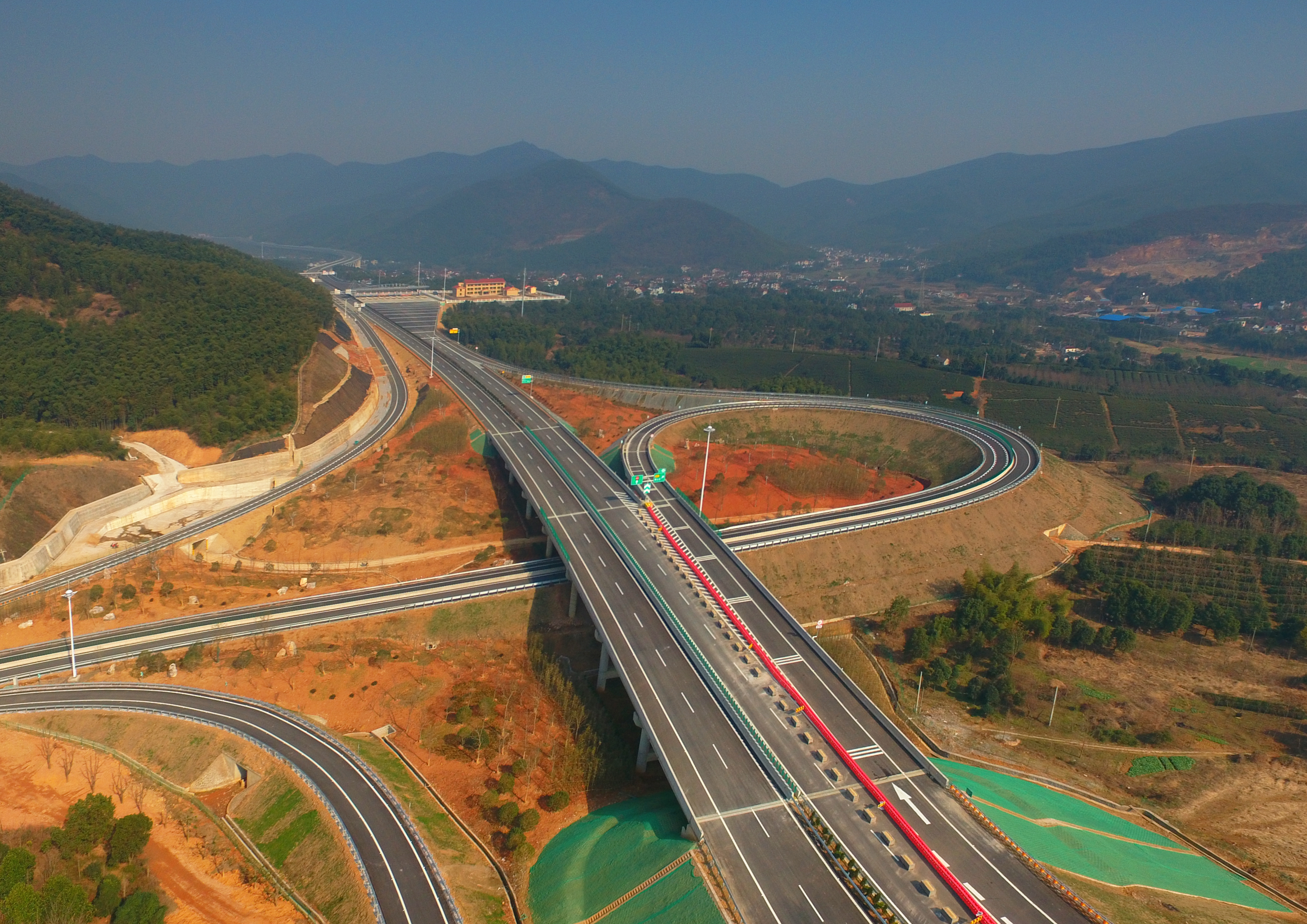 长兴:杭长高速北延工程通车