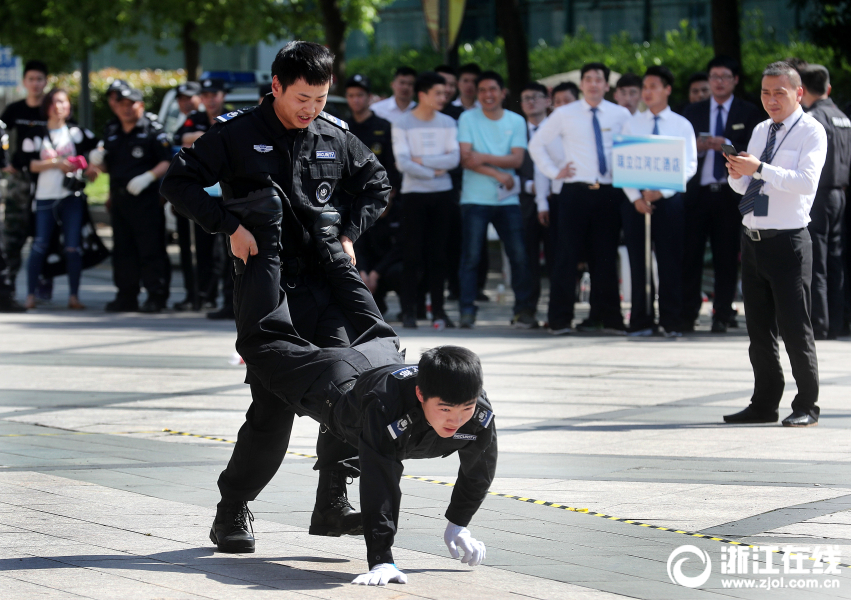 杭州:反恐防暴大比拼 特勤也威武
